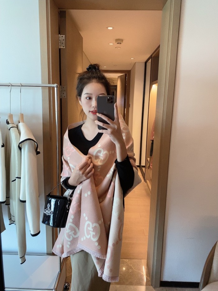 Streetwear Scarf GUCCI 325513 