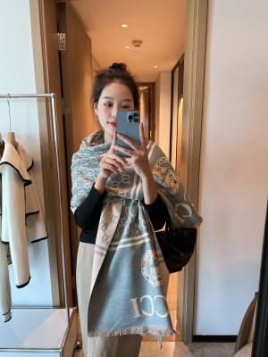 Streetwear Scarf GUCCI 325515 