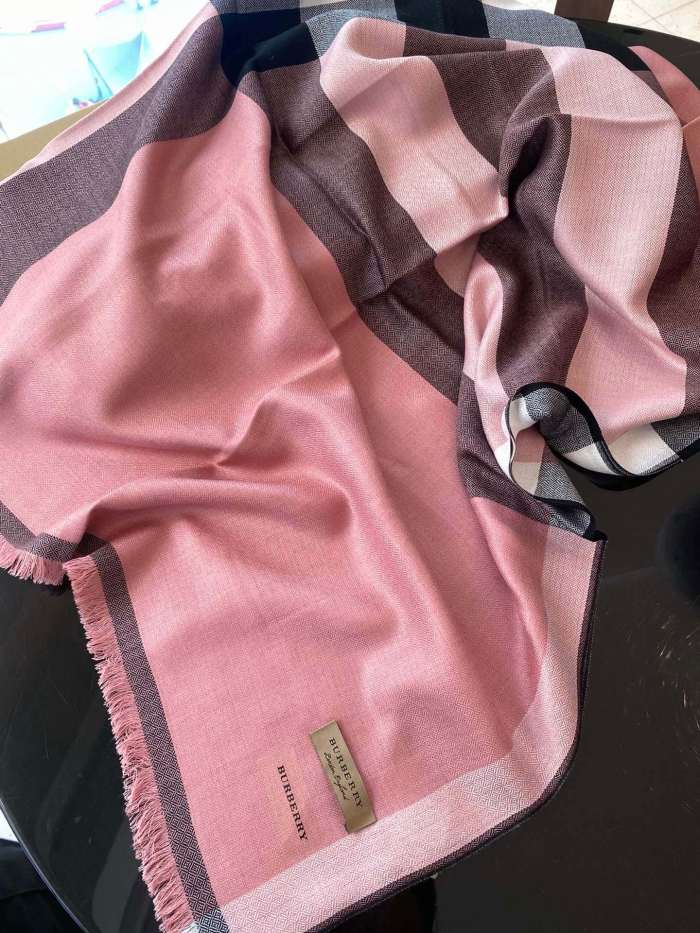Streetwear Scarf BURBERRY 325463 size：70*200cm