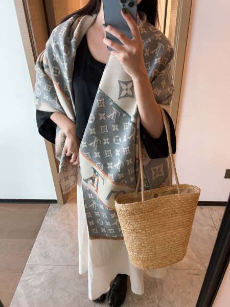 Streetwear Scarf LV 325469 SIZE:180*65cm