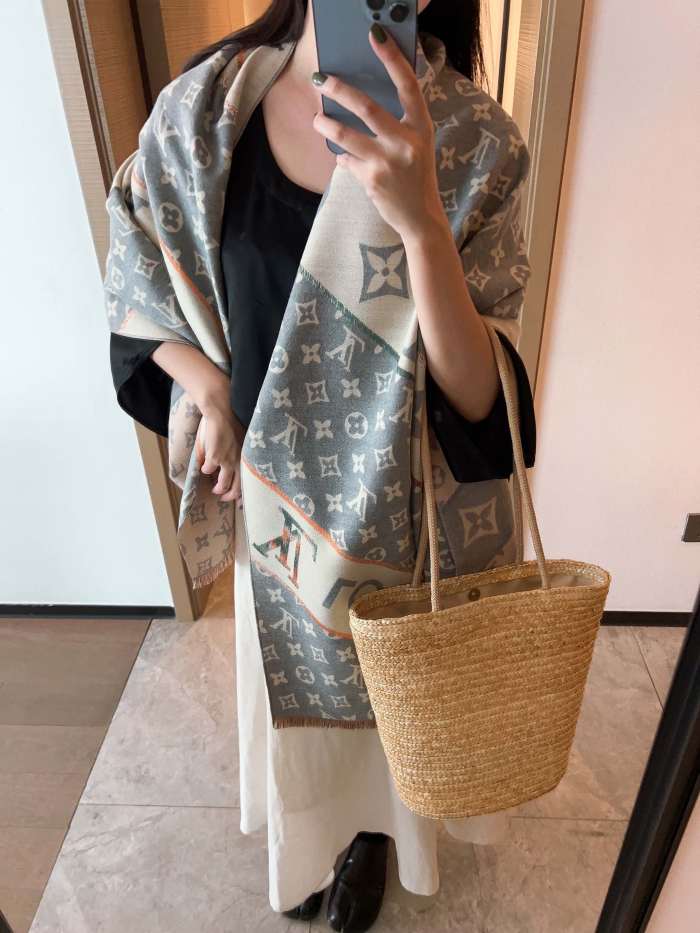 Streetwear Scarf LV 325469 SIZE:180*65cm