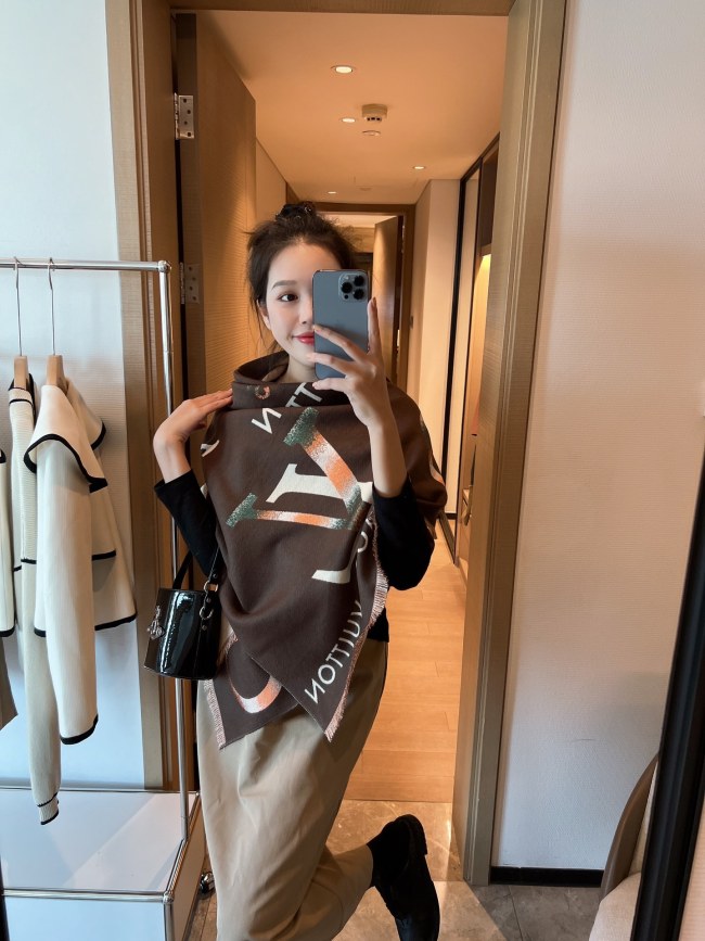Streetwear Scarf LV 325518
