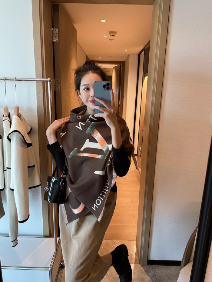 Streetwear Scarf LV 325511