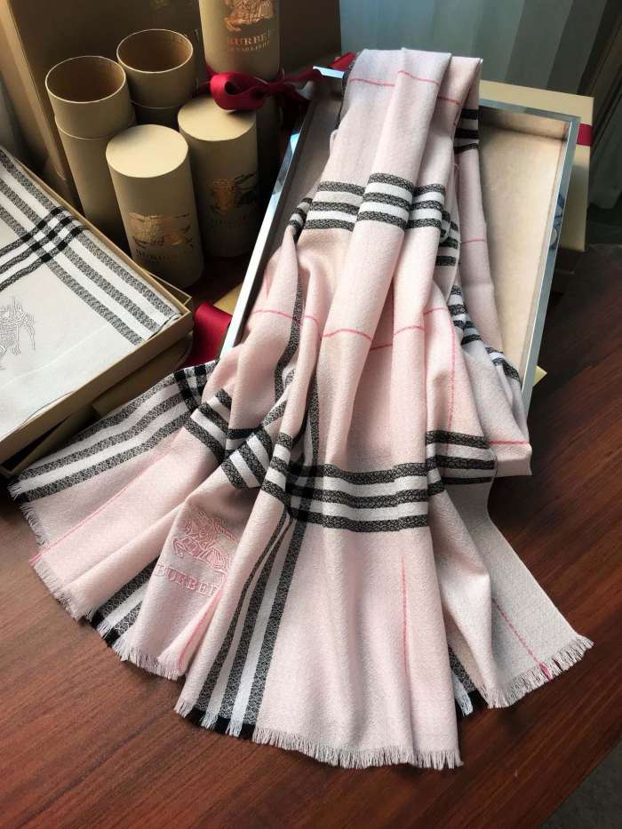 Streetwear Scarf BURBERRY 325505 size：220*70cm