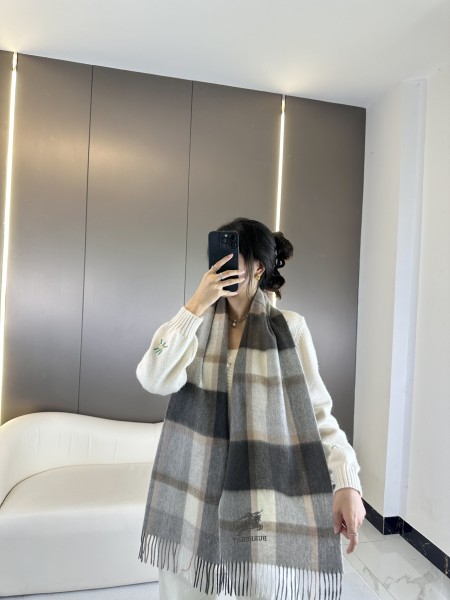 Streetwear Scarf BURBERRY 325565 size：32*180cm