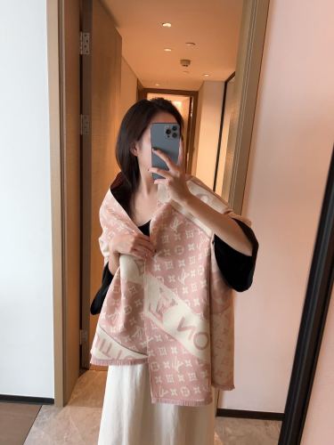 Streetwear Scarf LV 325468 SIZE:180*65cm