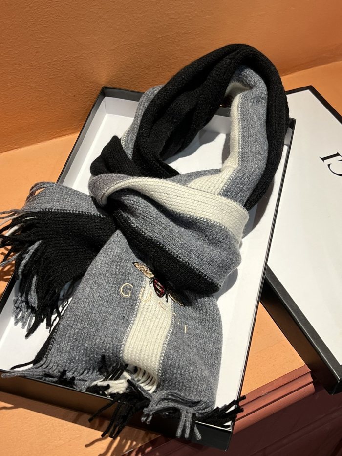 Streetwear Scarf GUCCI 325528 SIZE:30*180cm