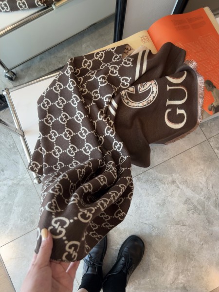 Streetwear Scarf GUCCI 325514