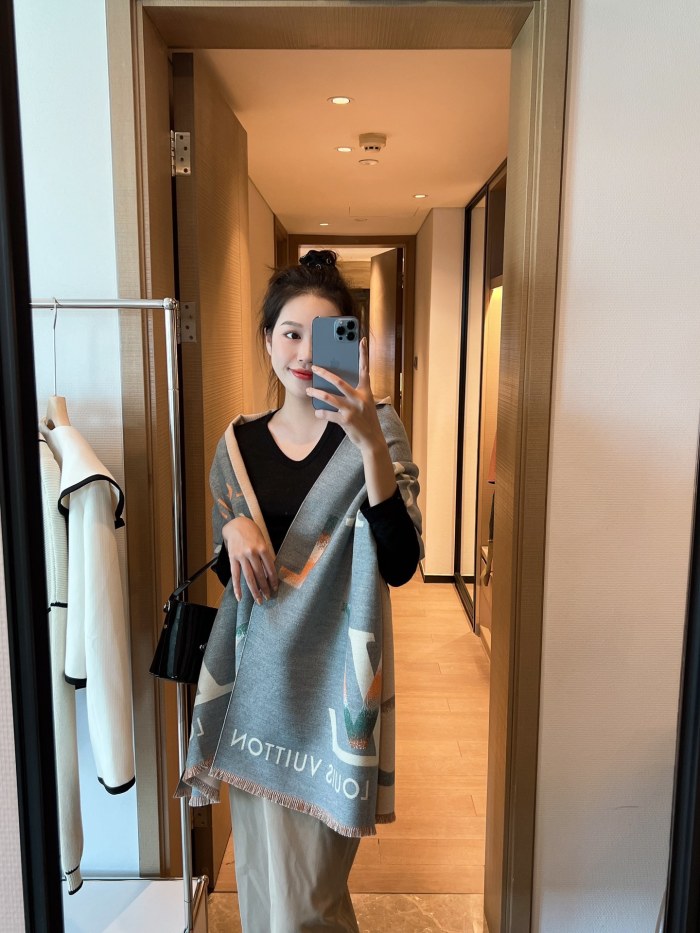 Streetwear Scarf LV 325511