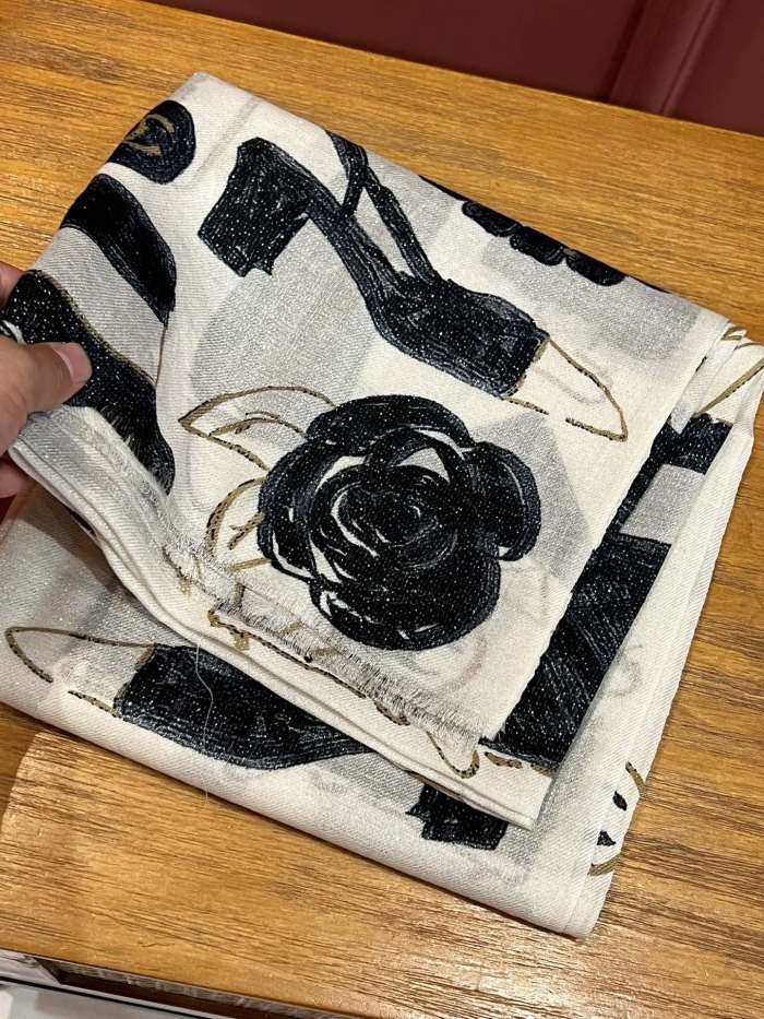 Streetwear Scarf CHANEL 325526 size：110x200cm