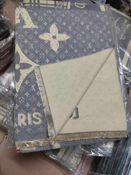 Streetwear Scarf LV 325497 