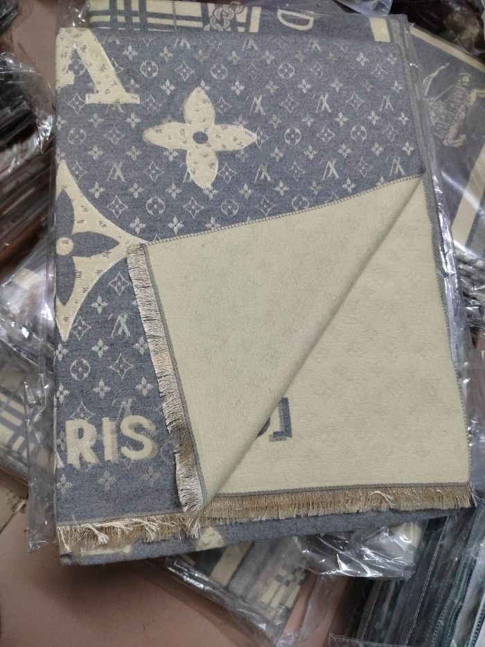 Streetwear Scarf LV 325497 