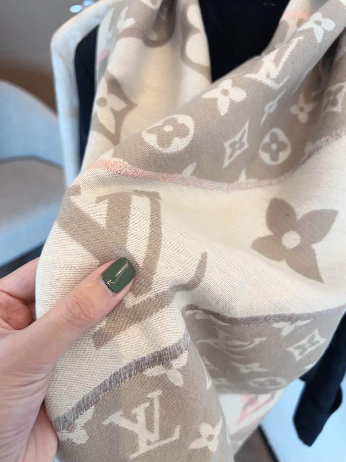 Streetwear Scarf LV 325467 SIZE:180*65cm