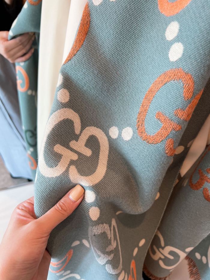 Streetwear Scarf GUCCI 325512