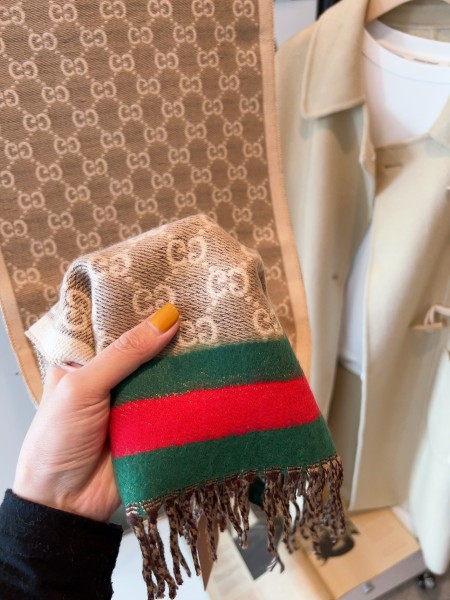Streetwear Scarf GUCCI 325495 