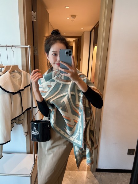 Streetwear Scarf LV 325522