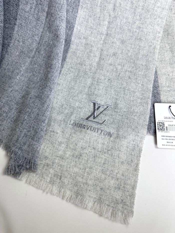 Streetwear Scarf LV 325553 SIZE:63cm*180cm