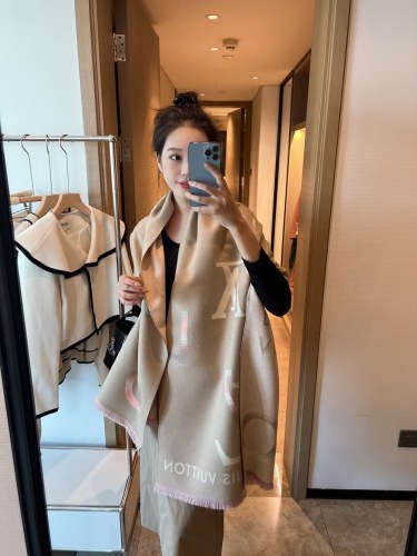 Streetwear Scarf LV 325509