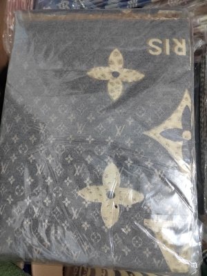 Streetwear Scarf LV 325497 