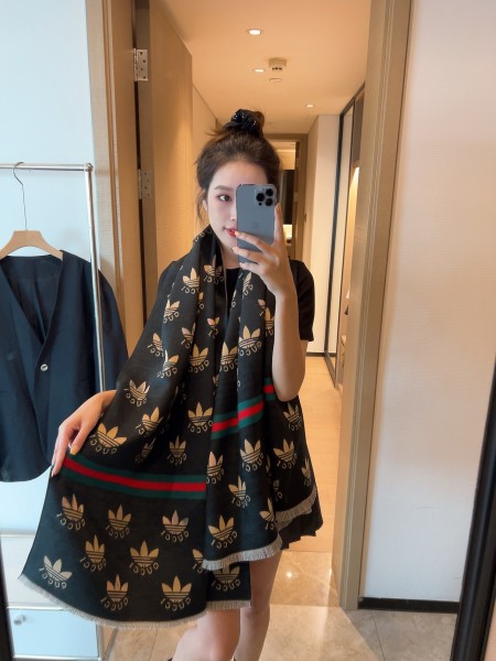 Streetwear Scarf GUCCI 325501 SIZE:90cm*90cm