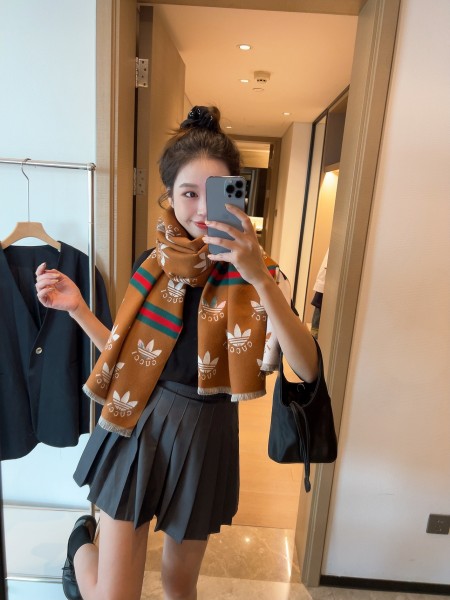Streetwear Scarf GUCCI 325501 SIZE:90cm*90cm