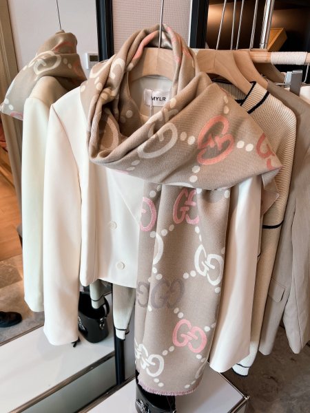 Streetwear Scarf GUCCI 325512