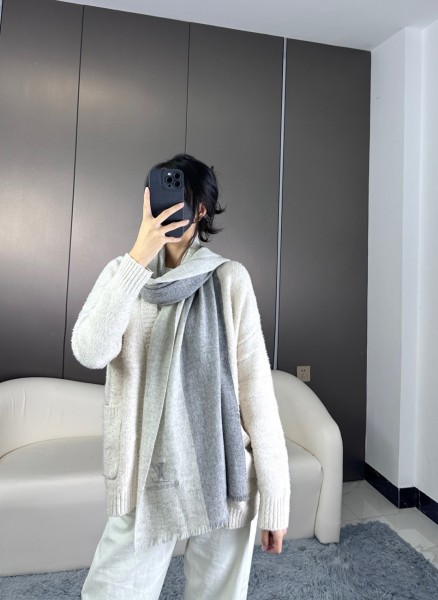 Streetwear Scarf LV 325553 SIZE:63cm*180cm