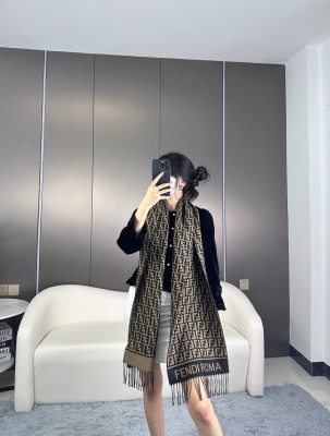 Streetwear Scarf FENDI 325559 SIZE:32X200cm