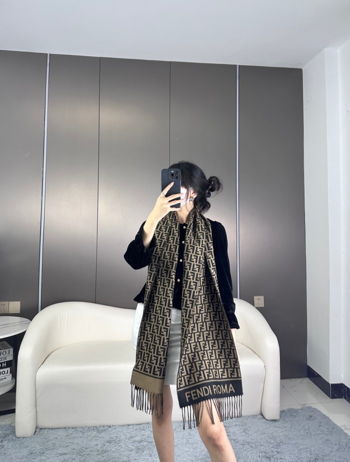 Streetwear Scarf FENDI 325559 SIZE:32X200cm