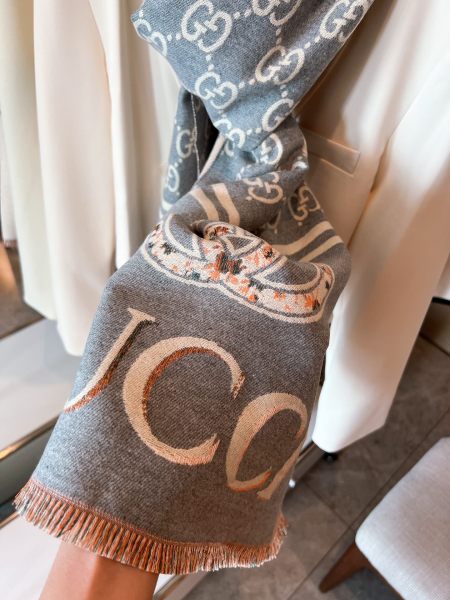 Streetwear Scarf GUCCI 325515 