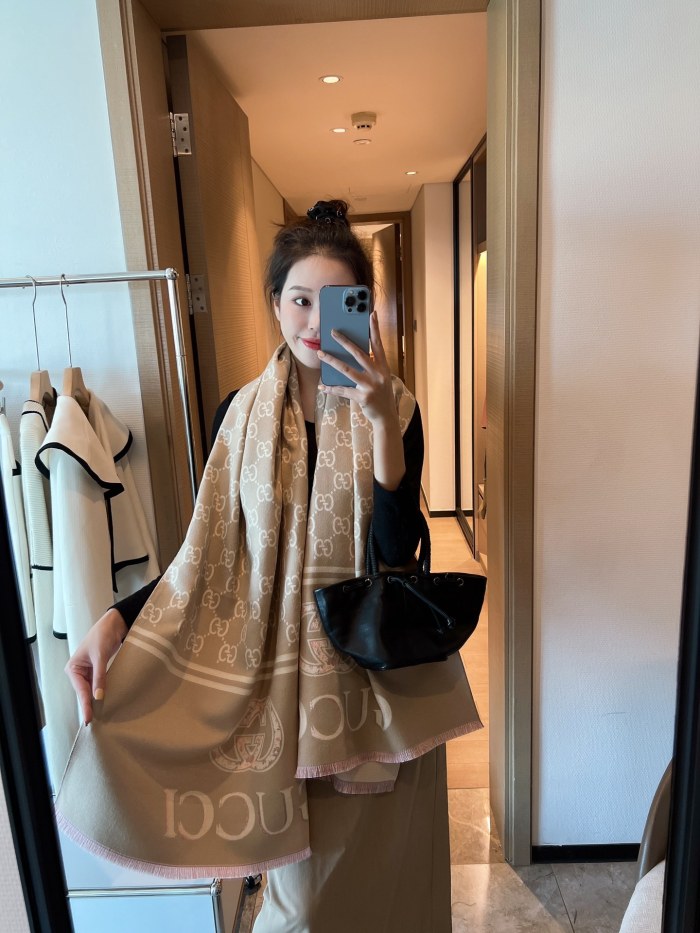 Streetwear Scarf GUCCI 325514