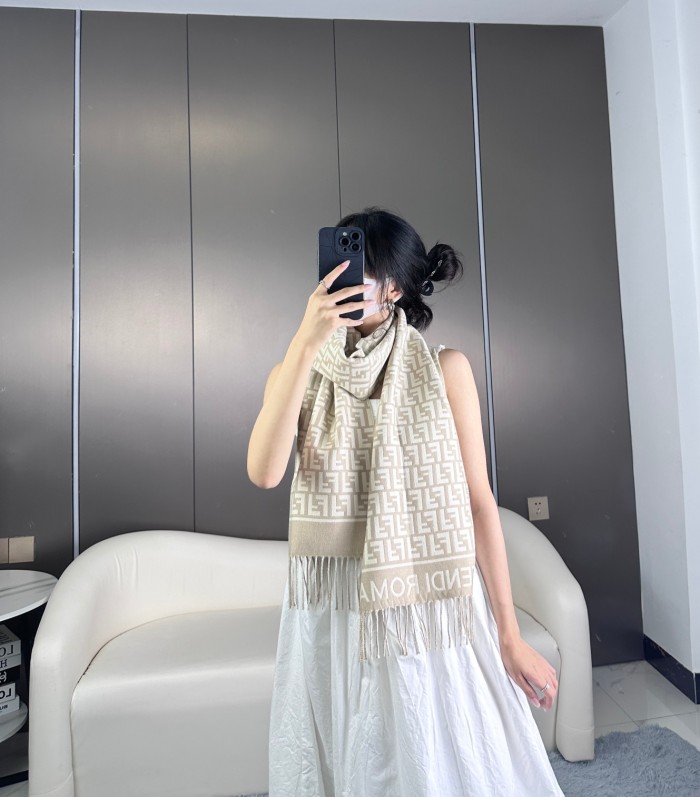 Streetwear Scarf FENDI 325560 SIZE:30X200cm