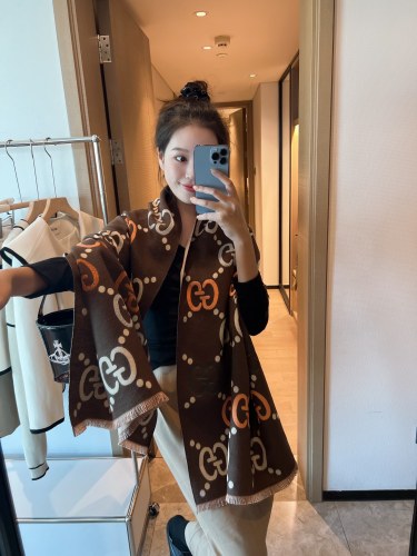 Streetwear Scarf GUCCI 325513 