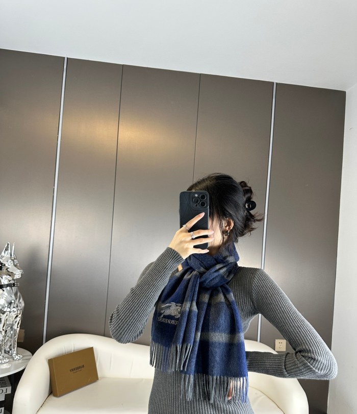 Streetwear Scarf BURBERRY 325563 size：32*180  cm