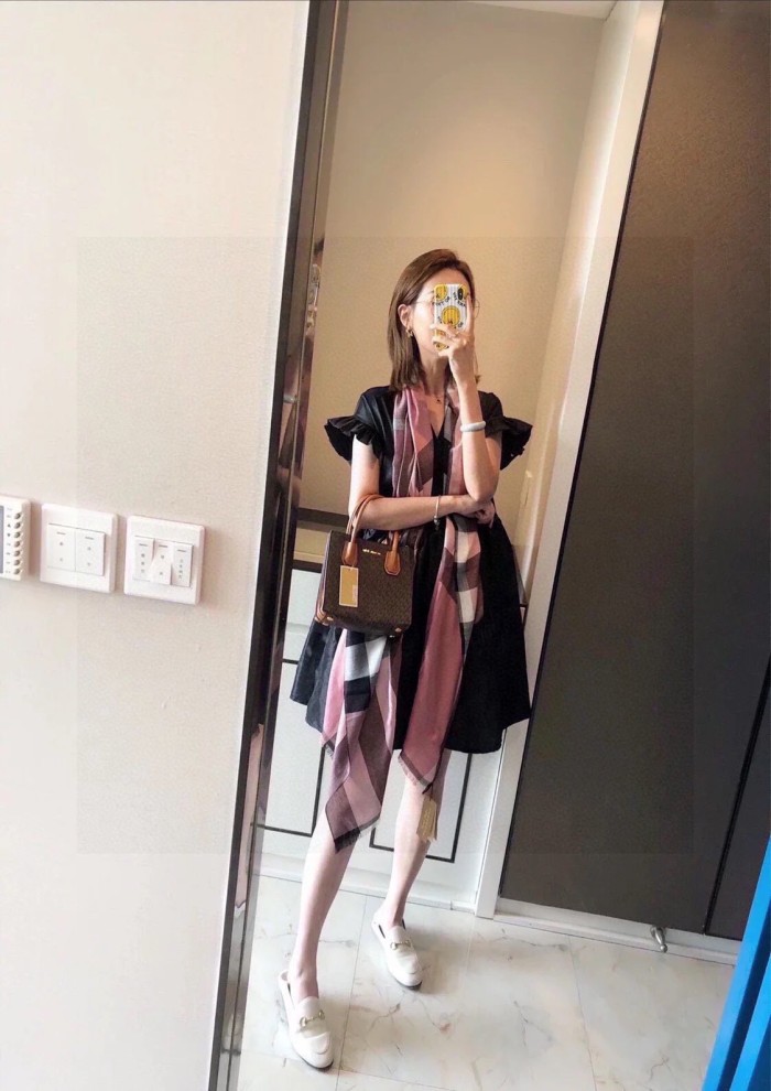 Streetwear Scarf BURBERRY 325463 size：70*200cm