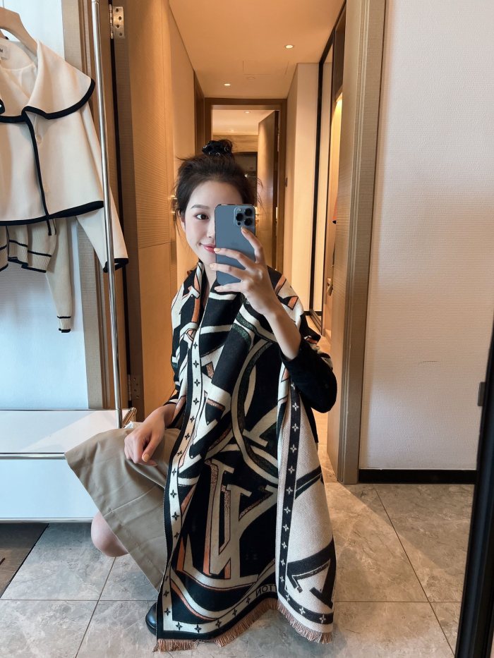 Streetwear Scarf LV 325522