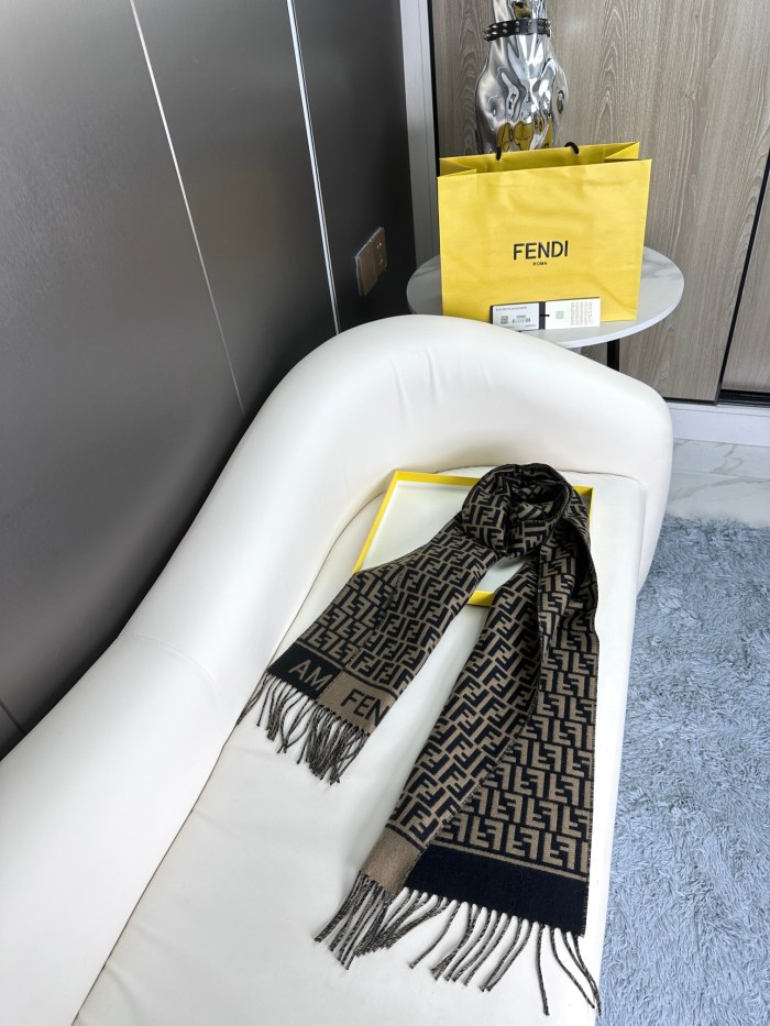 Streetwear Scarf FENDI 325559 SIZE:32X200cm