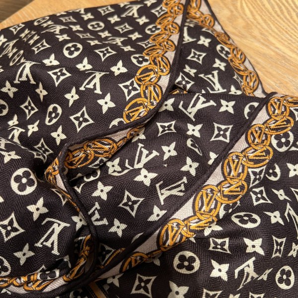 Streetwear Belt LV 325576 size:70*185cm