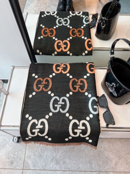 Streetwear Scarf GUCCI 325512