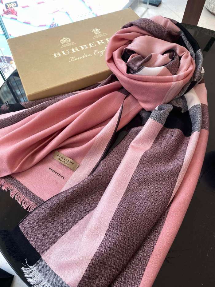 Streetwear Scarf BURBERRY 325463 size：70*200cm