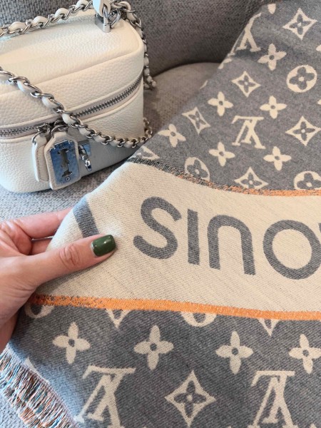 Streetwear Scarf LV 325469 SIZE:180*65cm