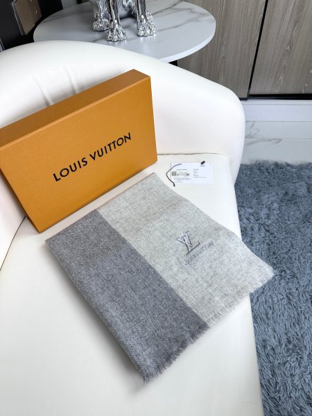 Streetwear Scarf LV 325553 SIZE:63cm*180cm