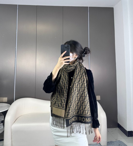 Streetwear Scarf FENDI 325559 SIZE:32X200cm