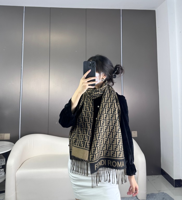 Streetwear Scarf FENDI 325559 SIZE:32X200cm