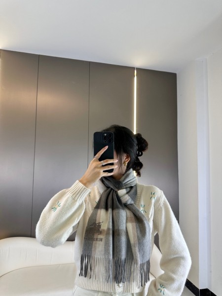 Streetwear Scarf BURBERRY 325565 size：32*180cm