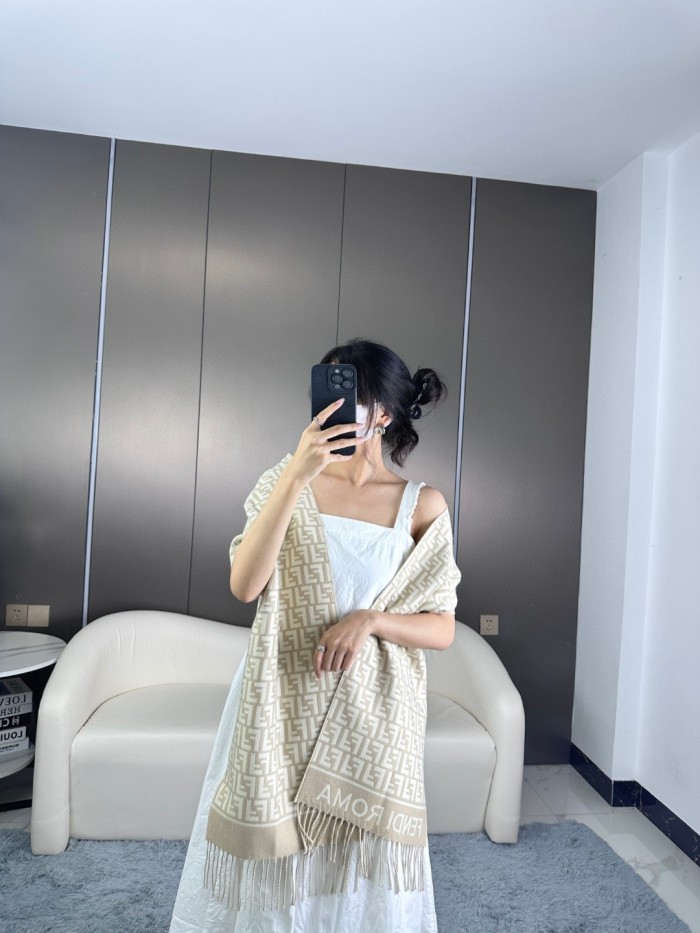 Streetwear Scarf FENDI 325560 SIZE:30X200cm