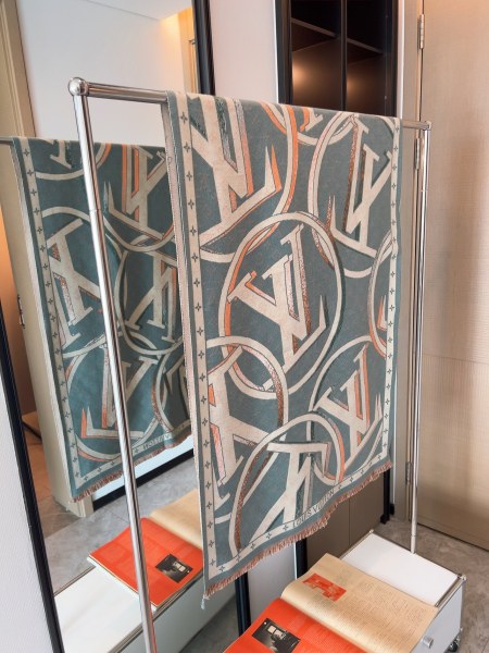 Streetwear Scarf LV 325522