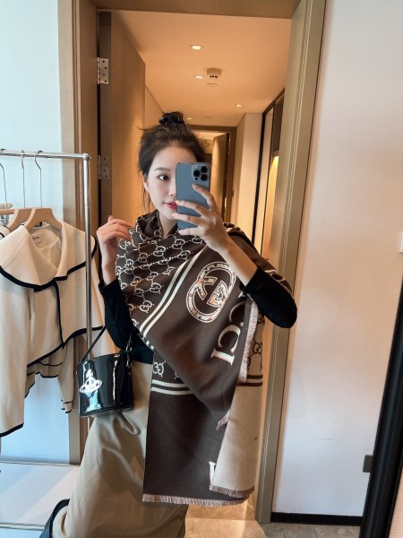 Streetwear Scarf GUCCI 325514