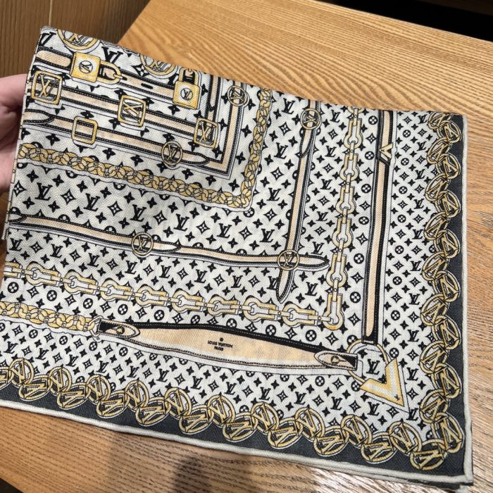 Streetwear Belt LV 325575 size:70*185cm