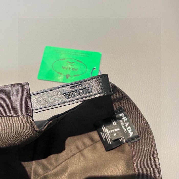 Streetwear Hat Prada 325323